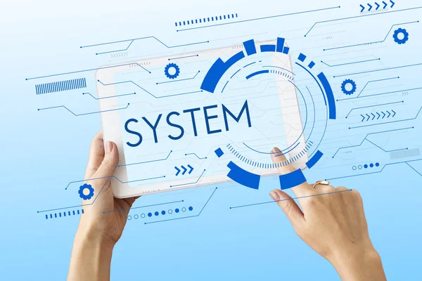 Persona sosteniendo tableta digital — Foto de Stock