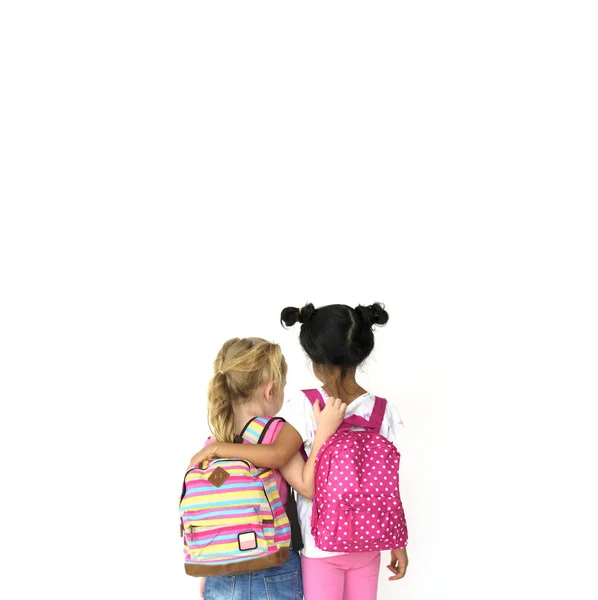 Små flickor med väskor — Stockfoto