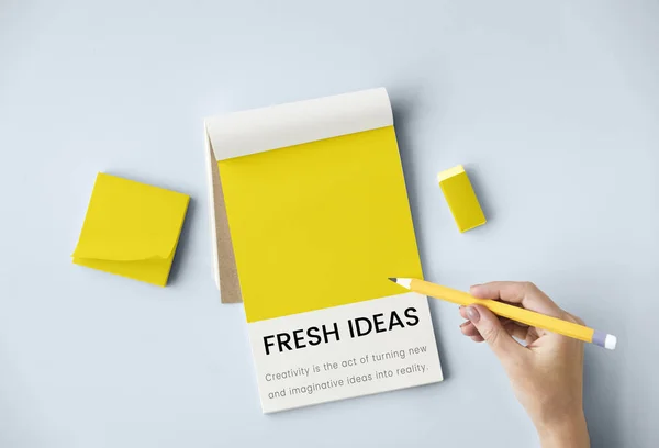 Woman writing in notebook — Stock Photo, Image