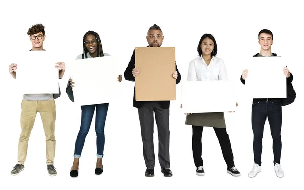 Menschen mit Papiertafeln — Stockfoto