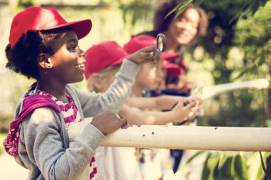 küçük öğrenciler botanik öğrenme