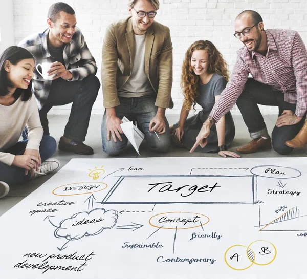 tasarımcılar poster ile çalışma 