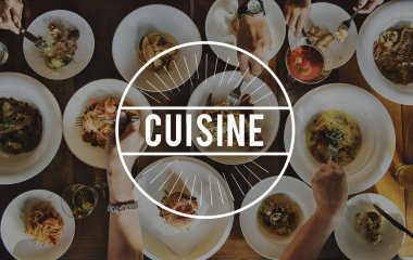 lezzetli yemek masasında