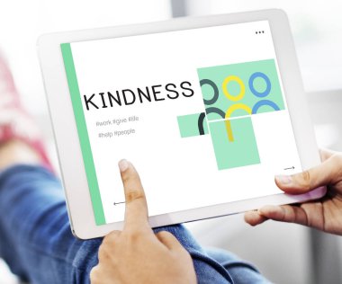 kişi holding dijital tablet