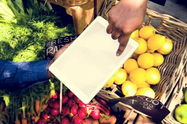 Dijital tablet tutan eller