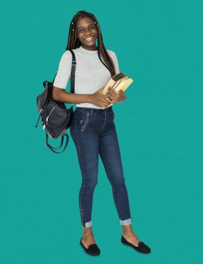 kız öğrenci holding ders kitabı