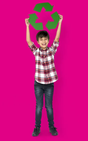 Chlapec se symbolem recyklace — Stock fotografie