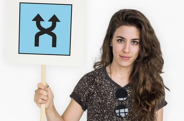 Bela mulher segurando cartaz — Fotografia de Stock