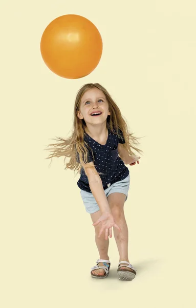 Meisje met luchtballon — Stockfoto