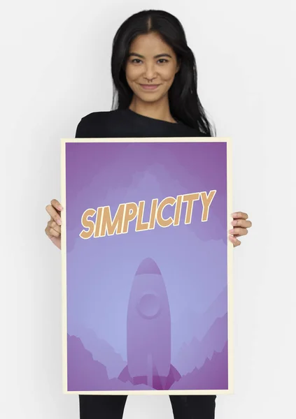 Kvinna innehav plakat — Stockfoto