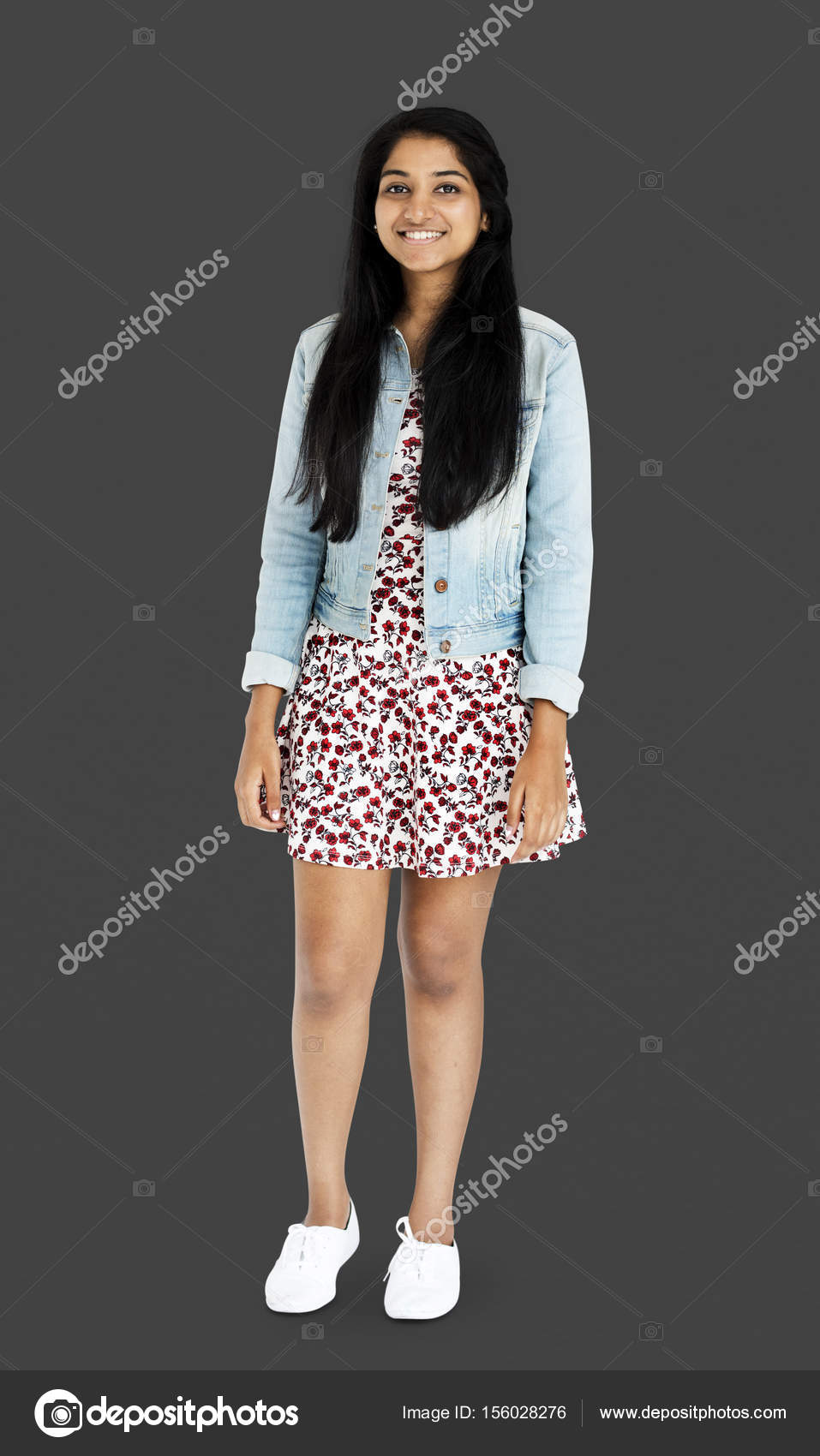 Femme Dans Indienne Jeans Souriante Veste En rqrpU