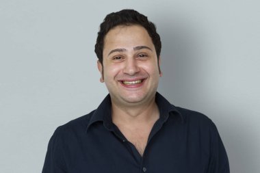 Olgun erkek gülümseyen