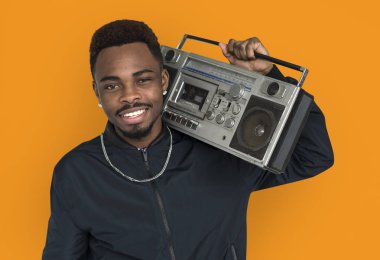 Afrika kökenli Amerikalı adam ile stereo pikap