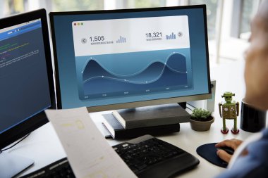 İşyeri masada beyin fırtınası işadamı