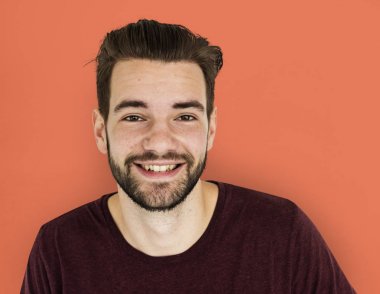 Sakallı yakışıklı adam