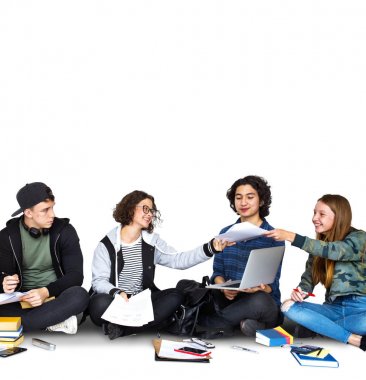 Öğrenciler birlikte öğrenme 