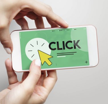 İnsan eli akıllı telefonu tutar