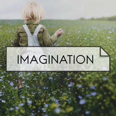 Genel olarak yürüyüş alanında denim çocukta