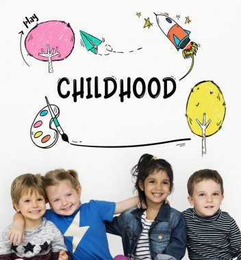 Çeşitlilik çocuk gülümseyen