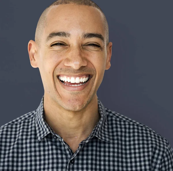 Homem de raça mista sorrindo — Fotografia de Stock