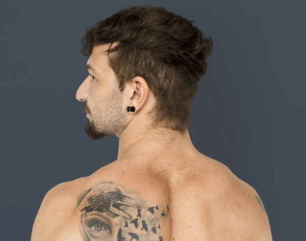 Kaukasische man met tattoo — Stockfoto