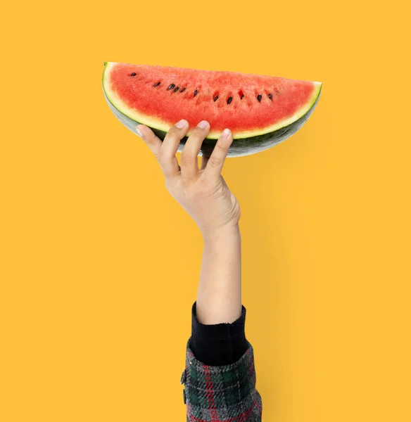 Gyermek kezében szelet görögdinnye — Stock Fotó