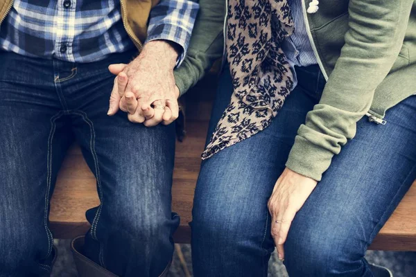 Pareja uniéndose — Foto de Stock