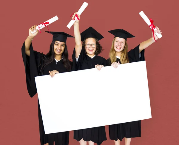 Estudantes segurando banner — Fotografia de Stock