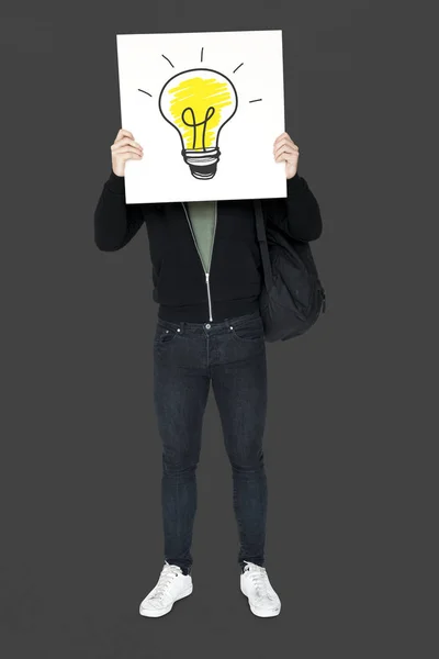 Man håller banner med glödlampa — Stockfoto