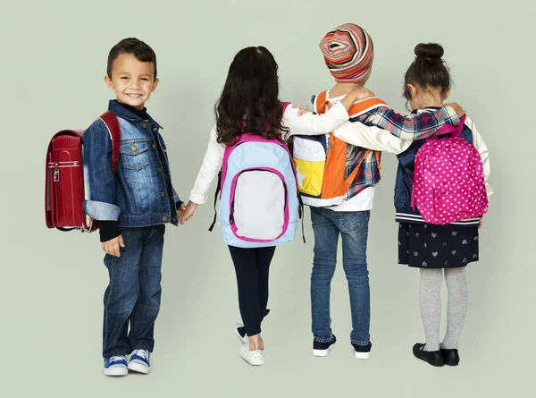 Gyerek hátizsák viselése — Stock Fotó