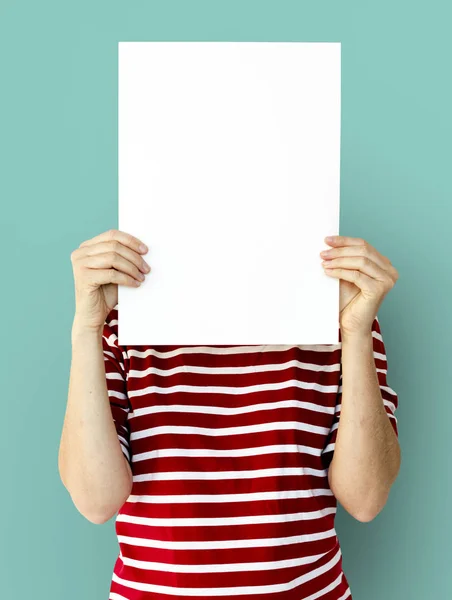 Person mit weißem Plakat — Stockfoto