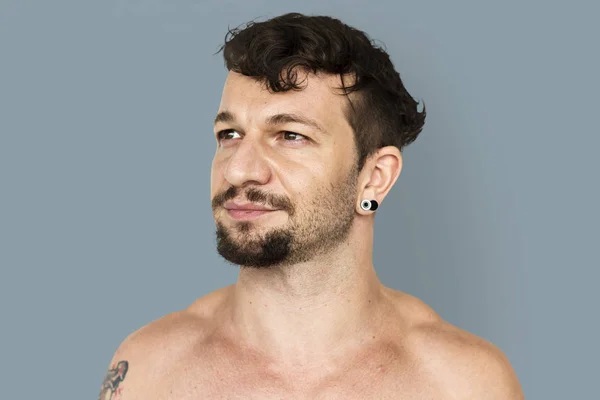 Giovane uomo con tatuaggio — Foto Stock