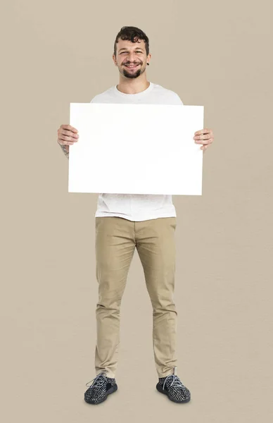 Homem bonito segurando placard em branco — Fotografia de Stock