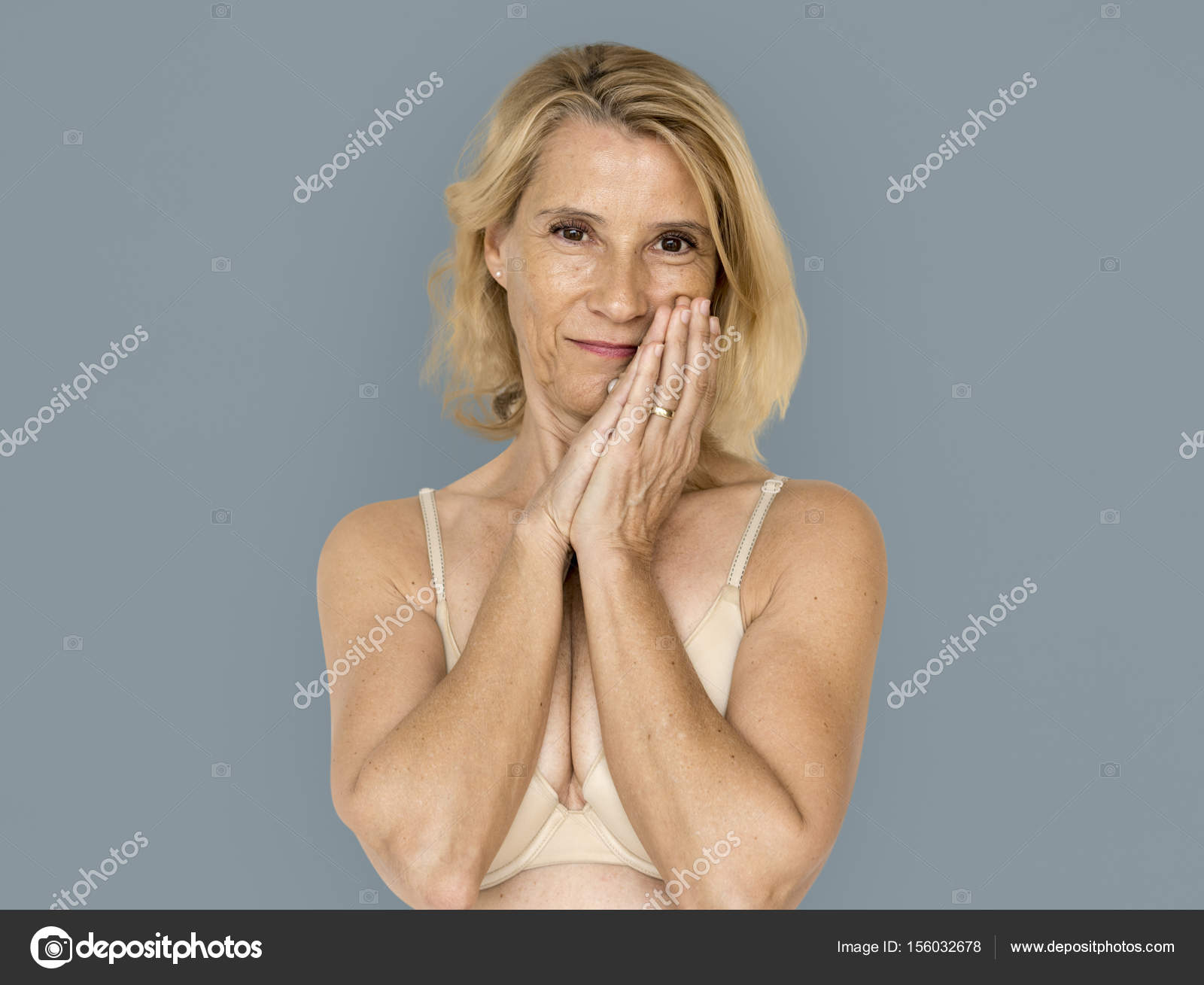 Mature lesbian milf seduction