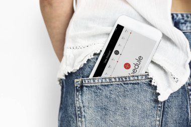 Bayan kot pantolon cebinde Smartphone