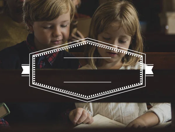 Children praying in church — Stock Photo, Image