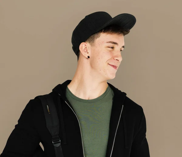Sonriente adolescente chico en la gorra —  Fotos de Stock