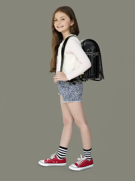 Menina da escola com mochila — Fotografia de Stock