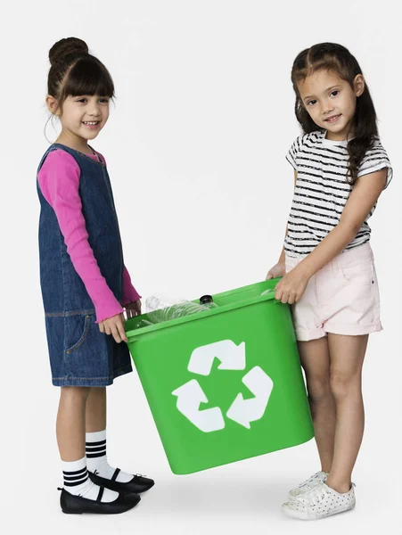 Two girls holding recycling bin — Stock Photo, Image