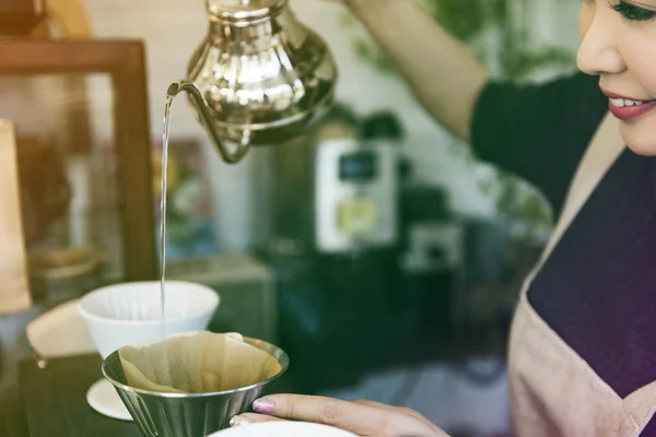 Busbarista preparando café —  Fotos de Stock