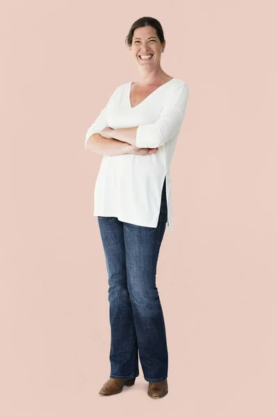 Kvinnan i vit tröja — Stockfoto