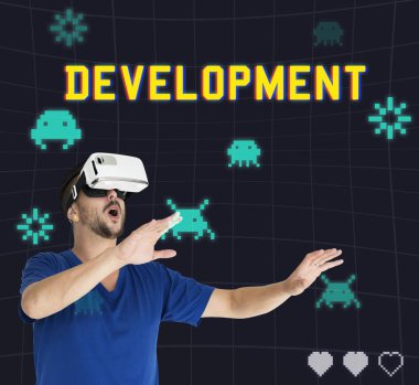 Adam visualiaing gerçeklik Gadget'ı kullanma 