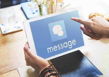 Dijital lablet kullanarak eller