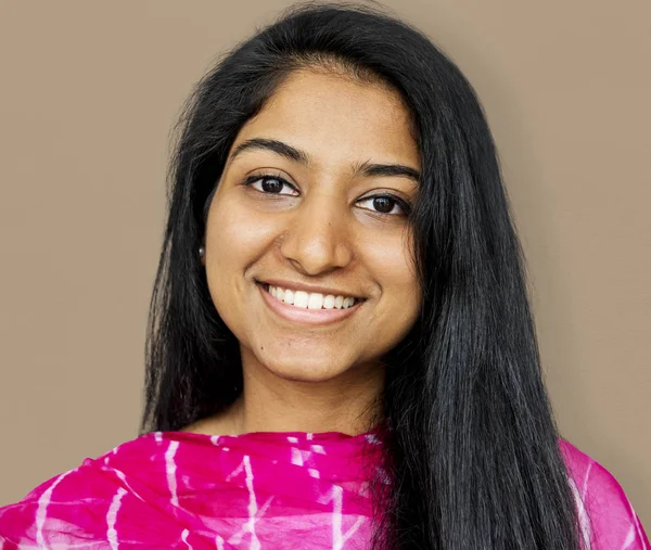 Gyönyörű indiai fiatal nő — Stock Fotó