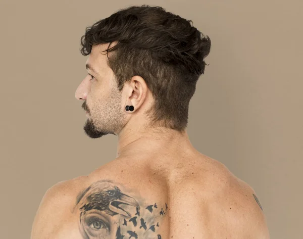 Hombre caucásico con tatuaje — Foto de Stock