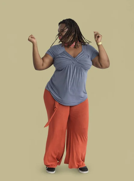 Femme afro-américaine dansante — Photo