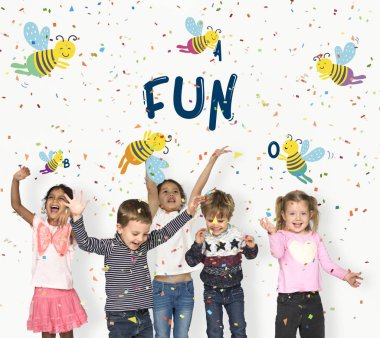 mutlu çocuk konfeti atma