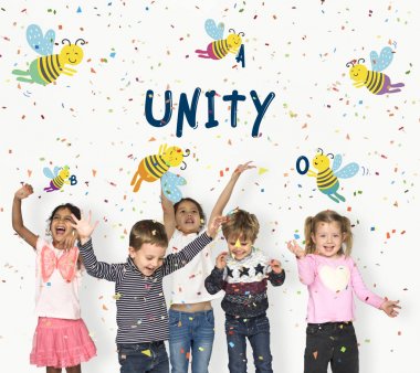 mutlu çocuk konfeti atma