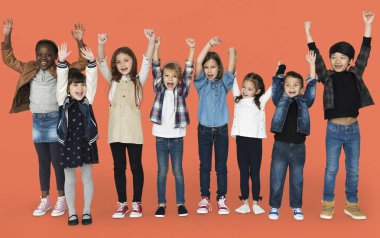 mutlu çok ırklı çocuklar