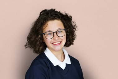 gözlük gülümseyen öğrenci